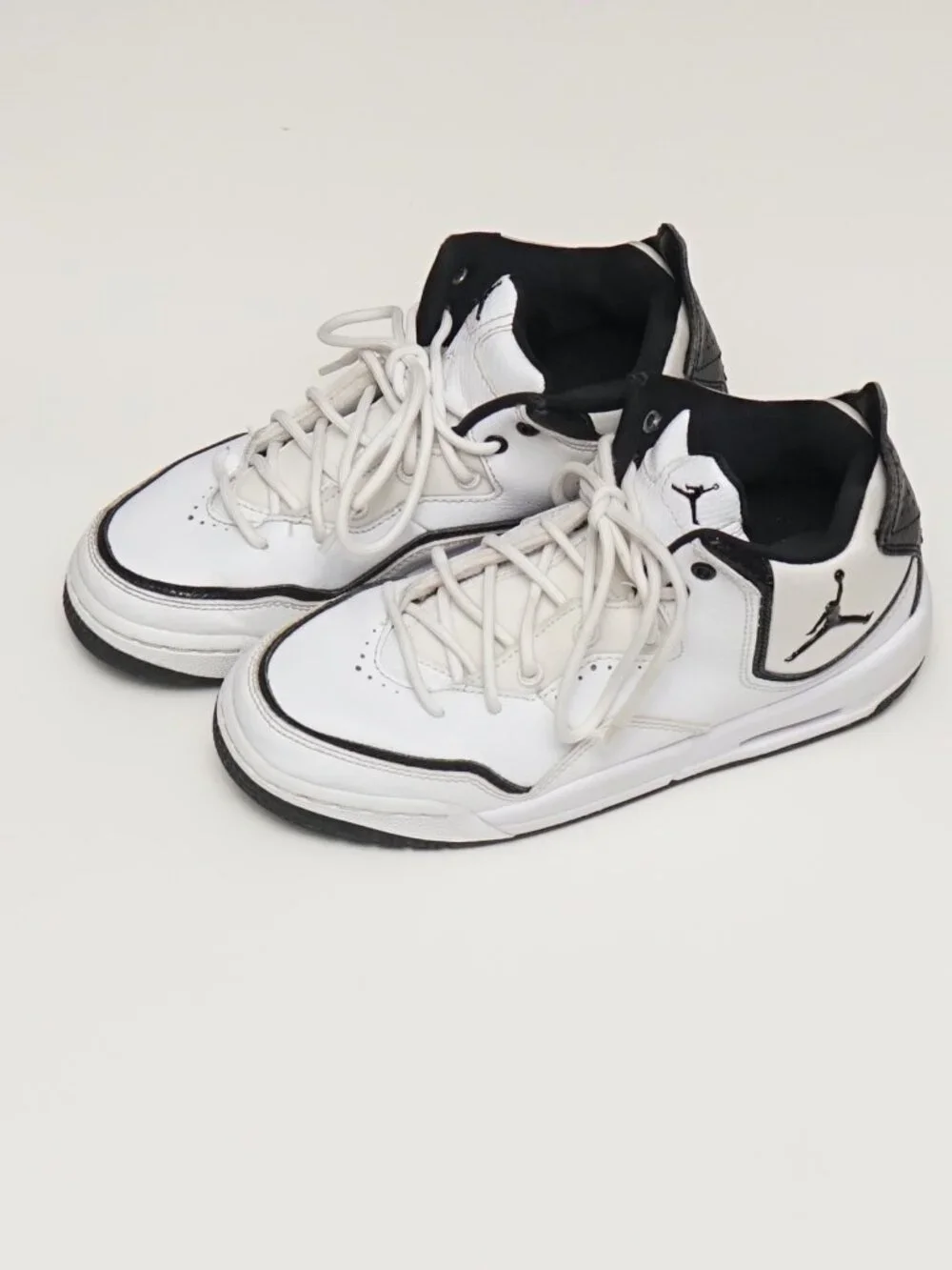 Air Jordan Jordan Courtside 23 'White Black' size 4Y